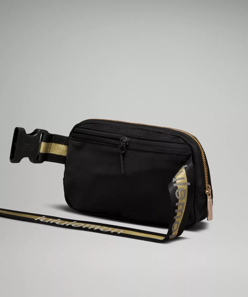 Lululemon Everywhere Belt Bag 1L - Black&Gold