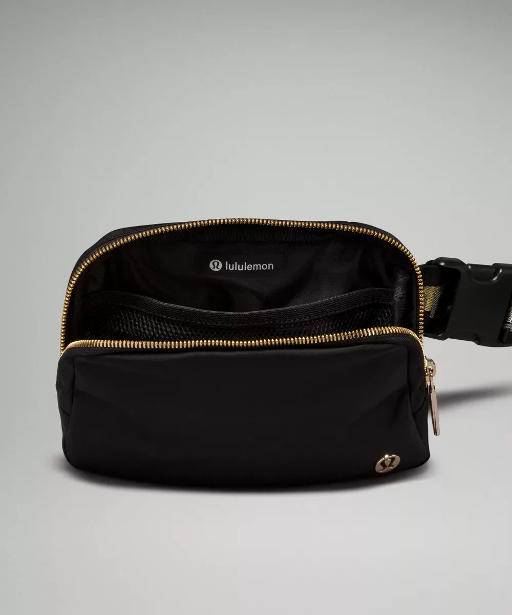 Lululemon Everywhere Belt Bag 1L - Black&Gold